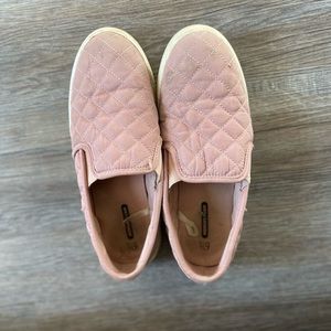 Light pink slide on shoes (off brand vans) size 6 1/2